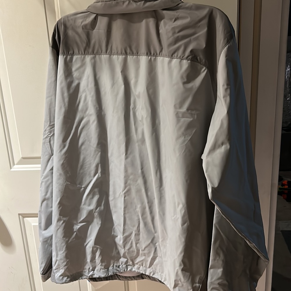 Columbia wind breaker